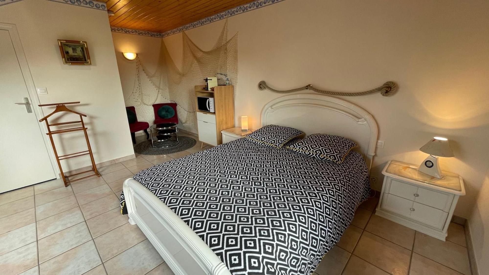 Poullaouen Chambres D'Hotes Les Tilleuls מראה חיצוני תמונה